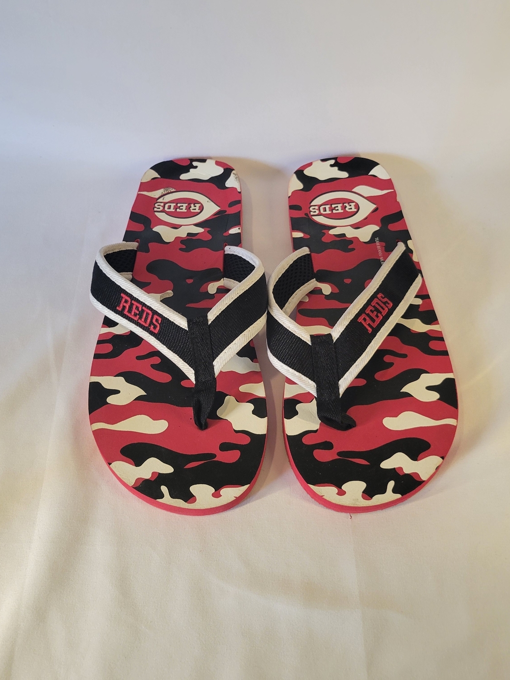 Cincinnati Reds MLB Flip Flops Sandals Team Beans Red Camo Men's Size L